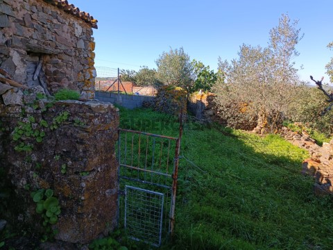 RUINA COM TERRENO