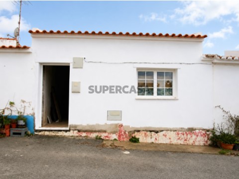 Moradia T2 na Rua António Aleixo, Azinhal