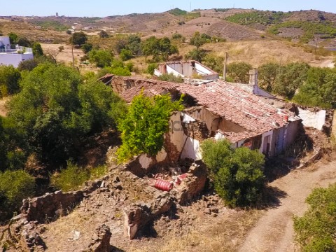 RUINA COM TERRENO