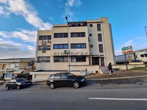 Espaço para comércio ou serviços Ed Chafariz Lourosa