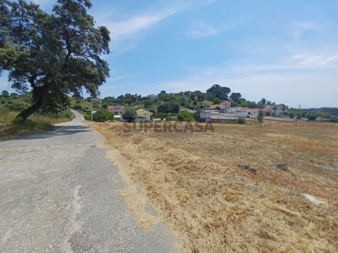 Terreno com 3.520 m2 perto de bons acessos.