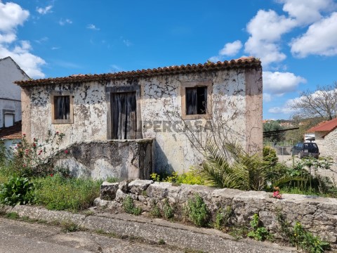 Casa Antiga para reconstruir, entre Tomar e Ferreira do Zêzere
