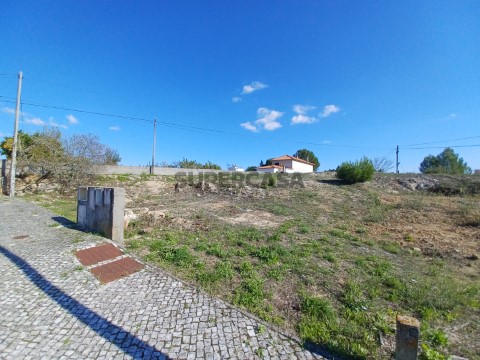 Lote de terreno com 508,90 m2 a 2 minutos do centro de Tomar.