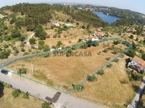 Terreno para construção com vista para o Castelo do Bode