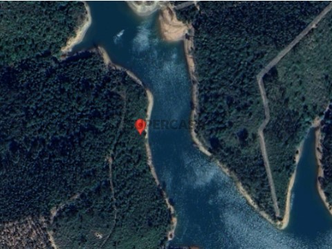 Terreno Rústico com 1.760 m² e Frente para o Rio | Serra, Tomar
