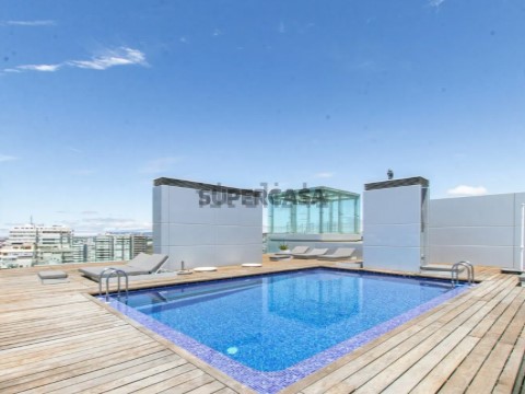 Apartamento T4 na Rua Dom Jorge da Costa, Belém