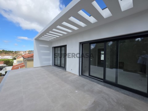 Moradia T4 nova na cidade de Torres Vedras