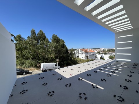 Moradia T4 nova com piscina na cidade de Torres Vedras