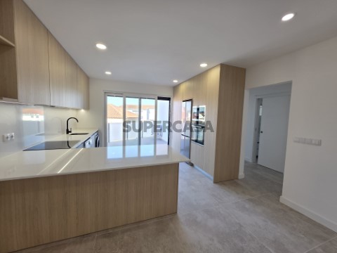 Apartamento T2 s 5 minutos da cidade de Torres Vedras novo com garagem