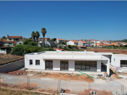 Moradia T4 com piscina