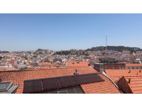 APARTAMENTO T2 REMODELADO NO CHIADO - LARGO DO CARMO VISTA RIO E CASTELO SÃO JORGE