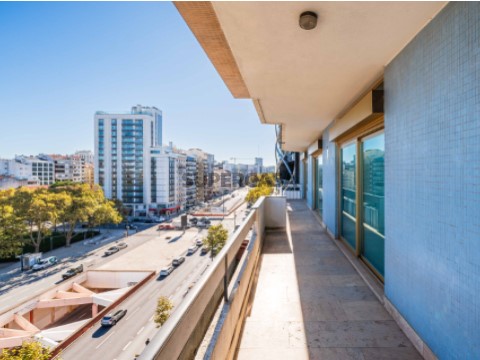 APARTAMENTO T6 NO CAMPO PEQUENO - LISBOA