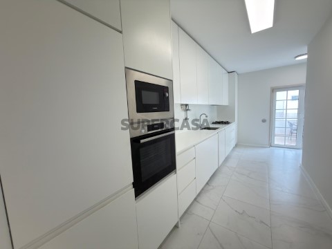 APARTAMENTO T1 REMODELADO NO ESTORIL