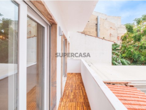 Apartamento T2 Totalmente Remodelado | Graça