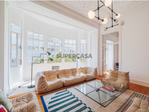 APARTAMENTO T4 JUNTO À AVENIDA DA LIBERDADE