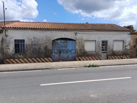 Moradia T3 na Rua José Relvas, Alpiarça