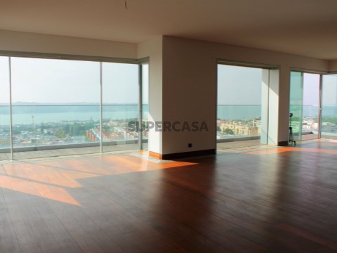 4 bedroom luxury apartment Lisbon Restelo