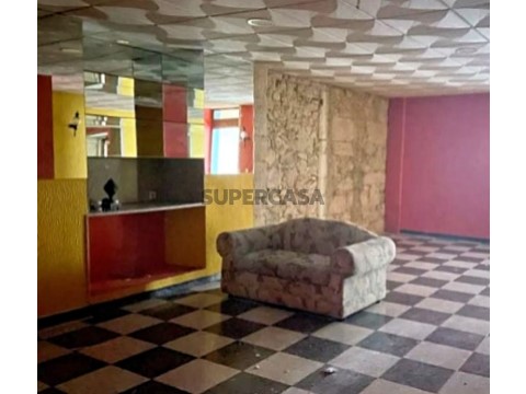 Prédio situado junto ao Rio Ave, Vila do Conde