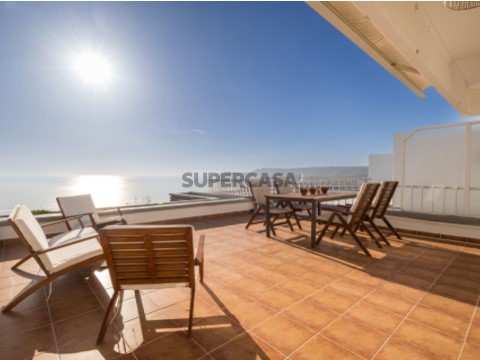 Apartamento duplex T1+1 com 2 terraços e vista mar - Sesimbra