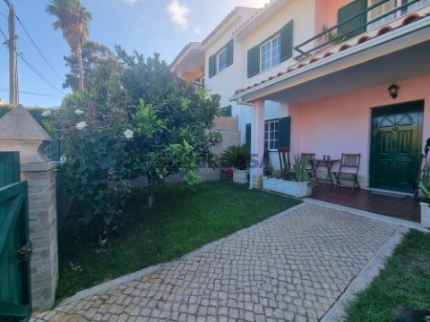 Moradia em banda T3 com piscina e apartamento T2 independente - Sesimbra, Castelo