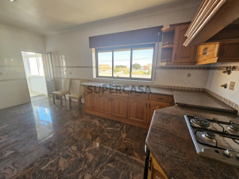 Apartamento T4 no Gaio-Rosário com varandas e terraço