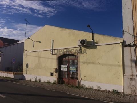 Armazém na Avenida da Portagem, Abrantes (São Vicente e São João) e Alferrarede