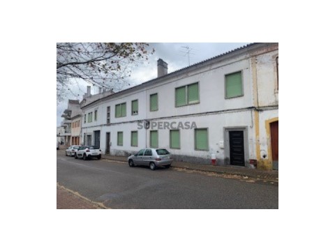 Moradia T14 na Rua do Comércio, Abrantes (São Vicente e São João) e Alferrarede