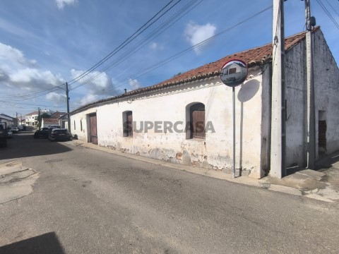 Armazém na Rua da Estrada Velha, Pego