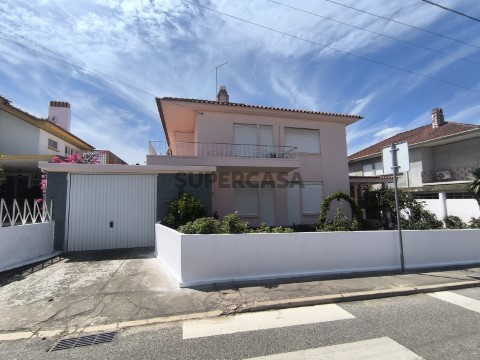 Moradia T8 Duplex na Rua do Museu A Forja, Tramagal