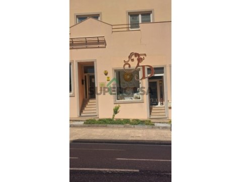 Loja na Avenida da Anil, Covilhã e Canhoso