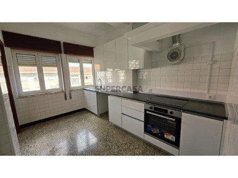 Apartamento T3 na Rua Mateus Fernandes, Covilhã e Canhoso