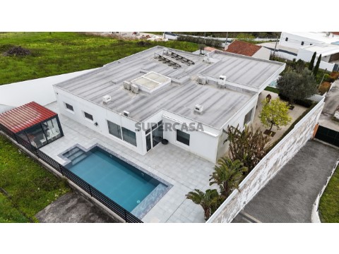 Huis 4 kamers Duplex Op Carvoeira e Carmões, Torres Vedras
