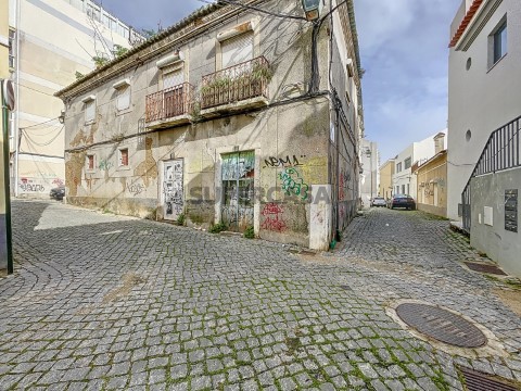 Prédio para reabilitar na Zona Histórica de Almada