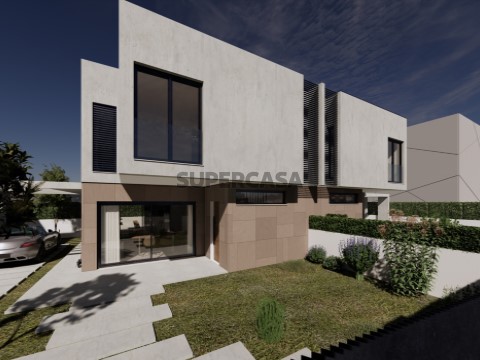 Vende 2 lotes para 2 moradias - T3 com 168m2 cada, Sobreda | Almada