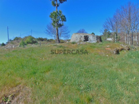 Terreno com ruína