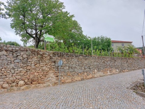 Casa antiga com terreno