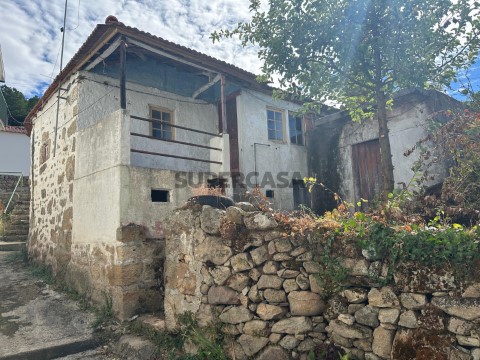 Casa antiga em Várzea de Abrunhais, Lamego