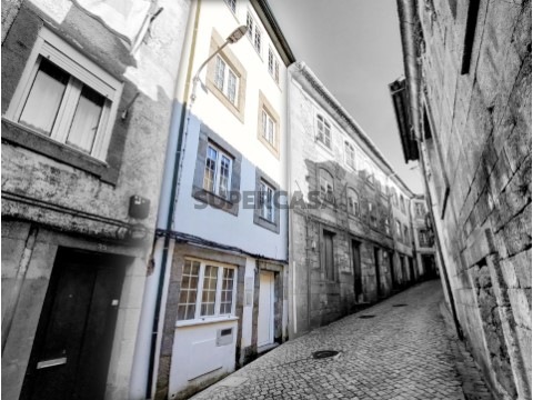 Prédio no centro de Lamego