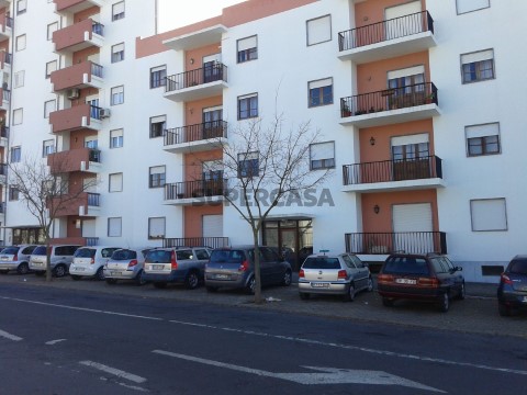 Apartamento T3 na Avenida Fialho de Almeida, Santiago Maior e São João Baptista
