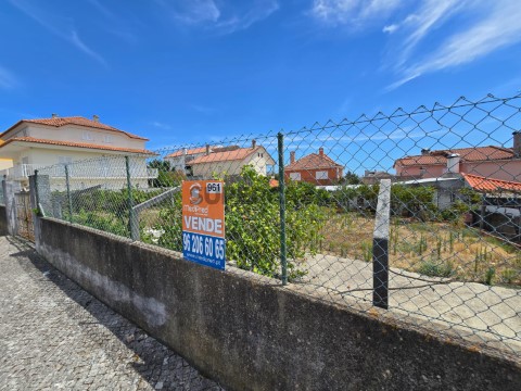 Lote de Terreno 382 m2 p/ Construção de Moradia Isolada | B.º da Paradela, Loures