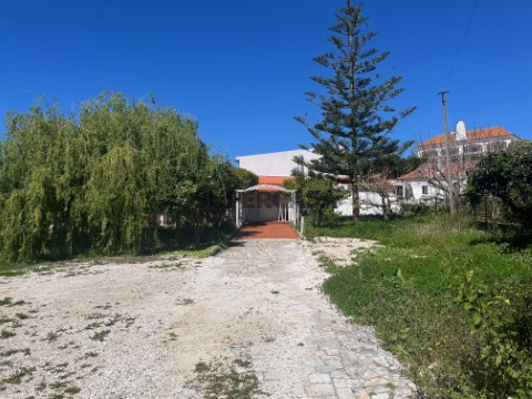1 terreno-com-edificio-turcifal-torres-vedras