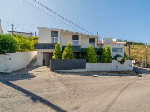 18 venda-moradia-com-garagem-e-jardim