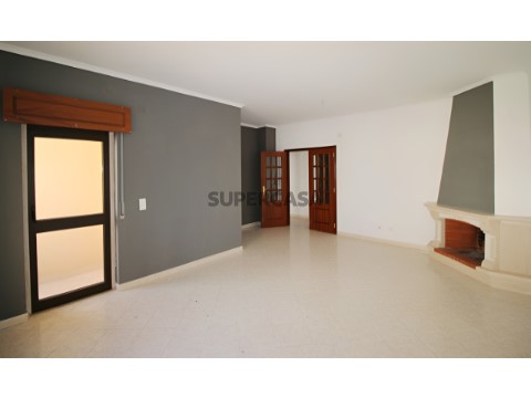 Apartamento T2 na Rua das Figueiras, Cidade de Santarém