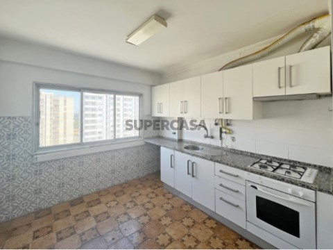 Appartement 3 kamers Op Avenida Cabo da Boa Esperança, Carregado e Cadafais