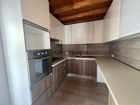 Huis 3 kamers Duplex Op Rua 10 de Dezembro, Vermelha