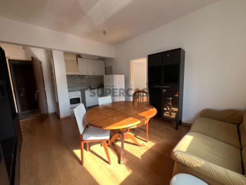 Apartamento T2 na Rua José Gomes Ferreira, Águas Livres