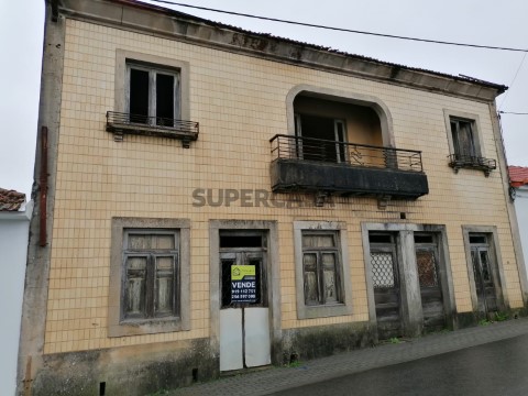 Moradia para Restauro em Paços de Brandão
