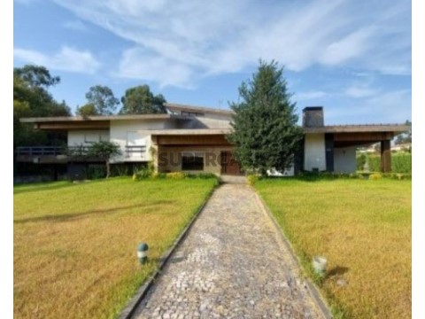 Moradia com Armazém em Vila Nova de Famalicão