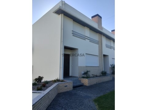 Casa Geminada T3 em Vila Praia de Âncora, Caminha