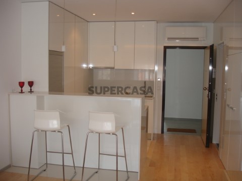 T1 mobilado em Nogueiró-Cozinha